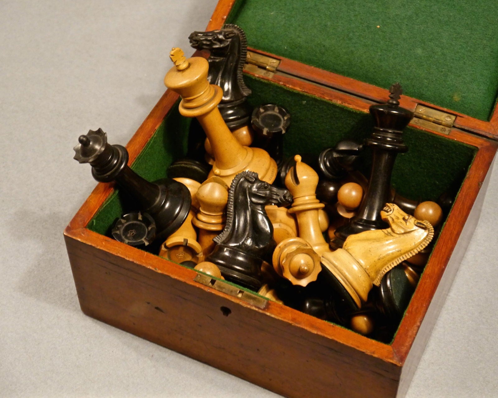 Jaques Staunton 4 1/2 inch Chess Set, circa 1870 - Luke Honey | Antiques, Chess, Backgammon & Games