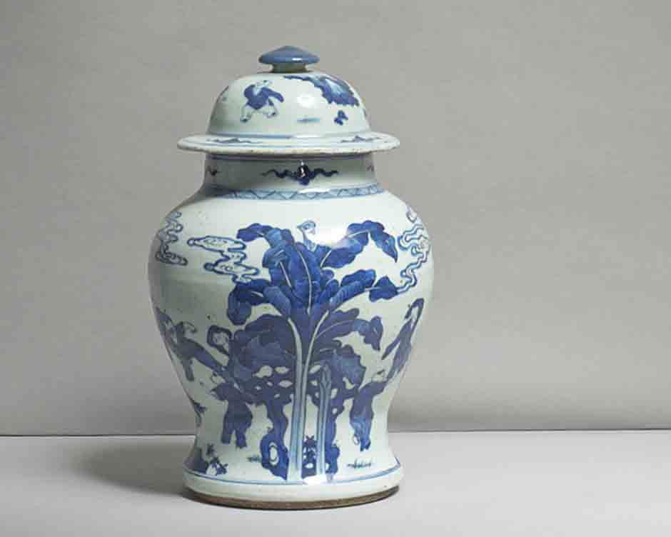 A Chinese Export Blue and White Vase - Luke Honey | Antiques, Chess, Backgammon & Games