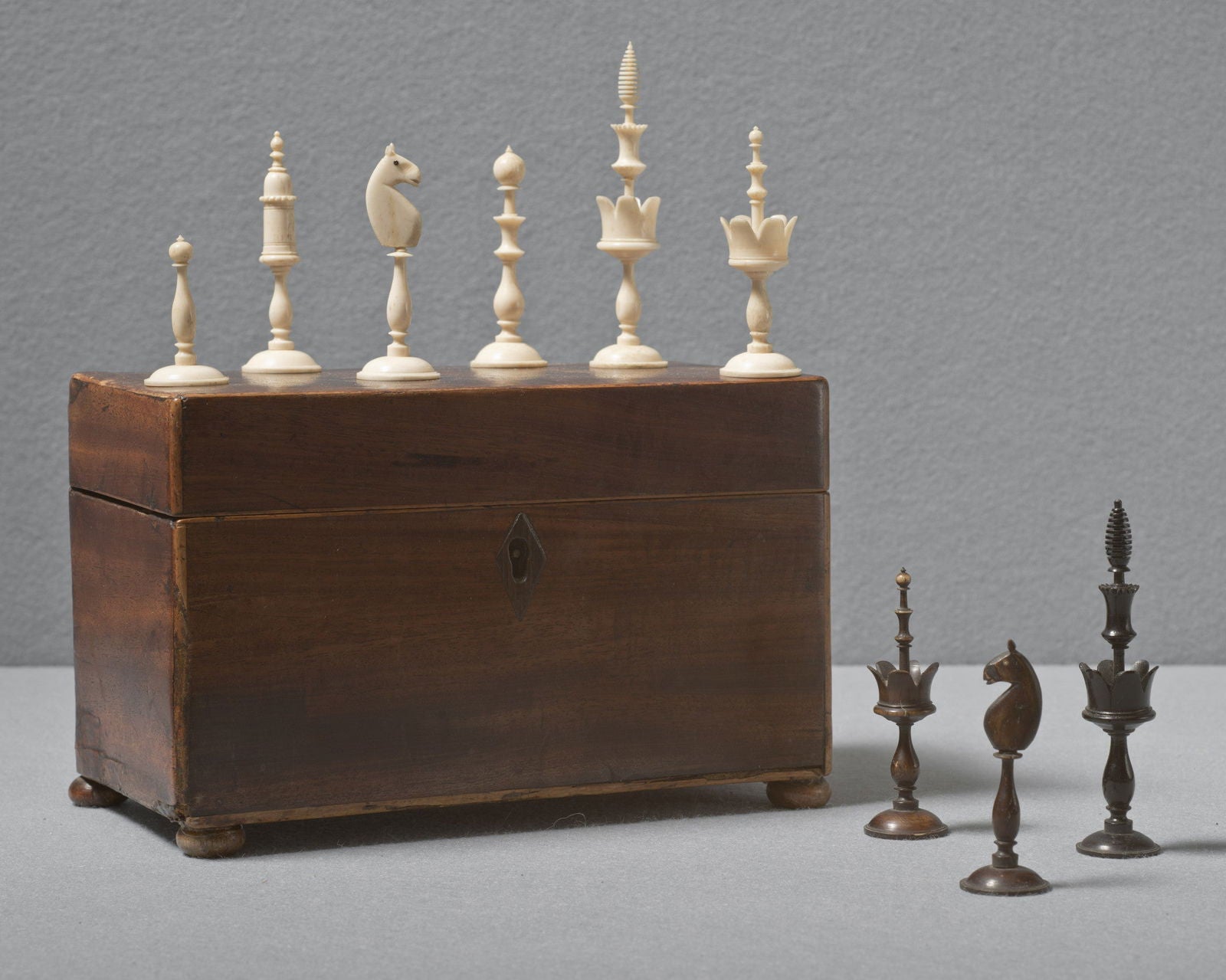 A German "Selenus" Polished Bone Chess Set, circa 1830 - Luke Honey | Antiques, Chess, Backgammon & Games