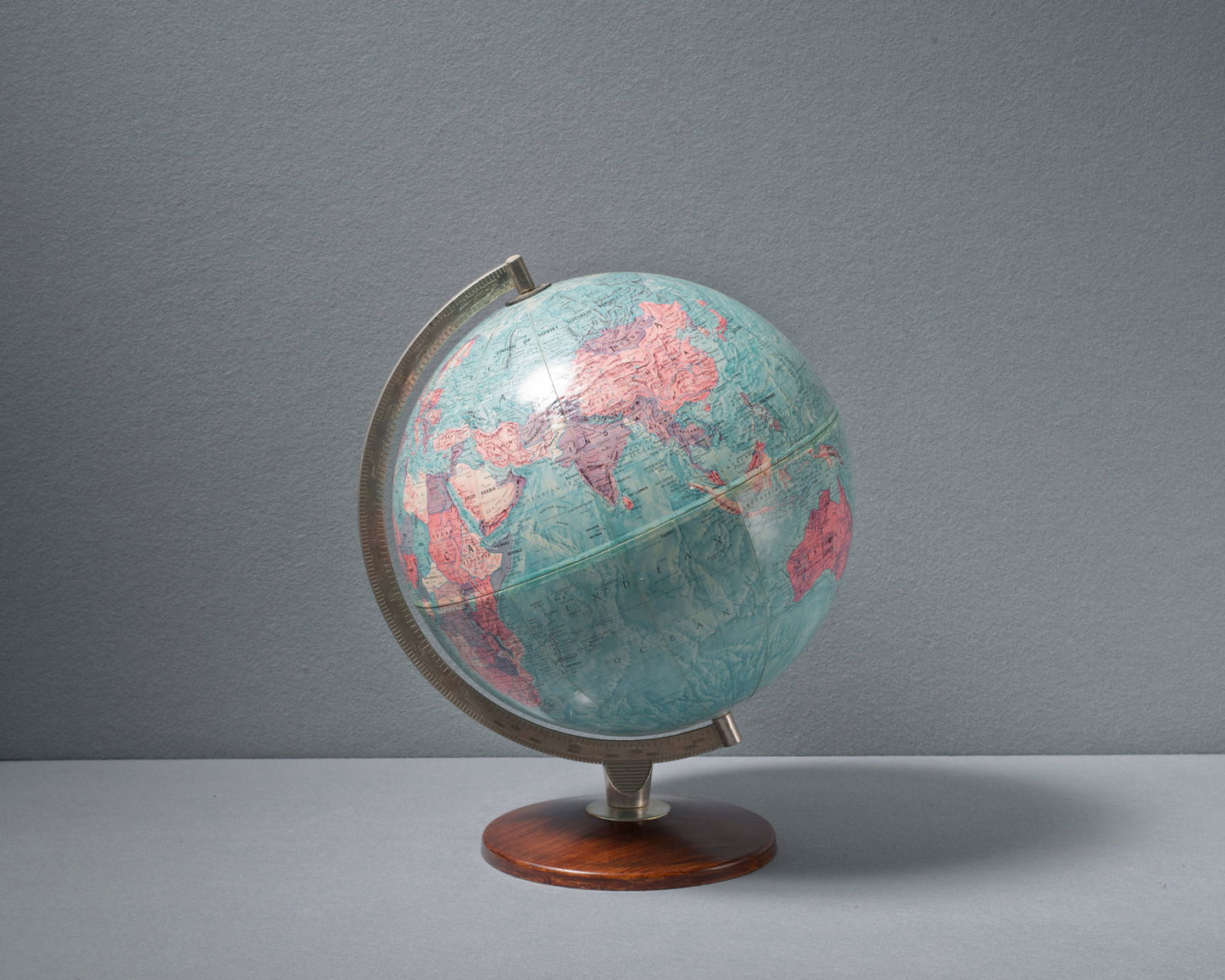 A Philips 'Stereo-Relief' 12 inch Globe - Luke Honey | Antiques, Chess, Backgammon & Games