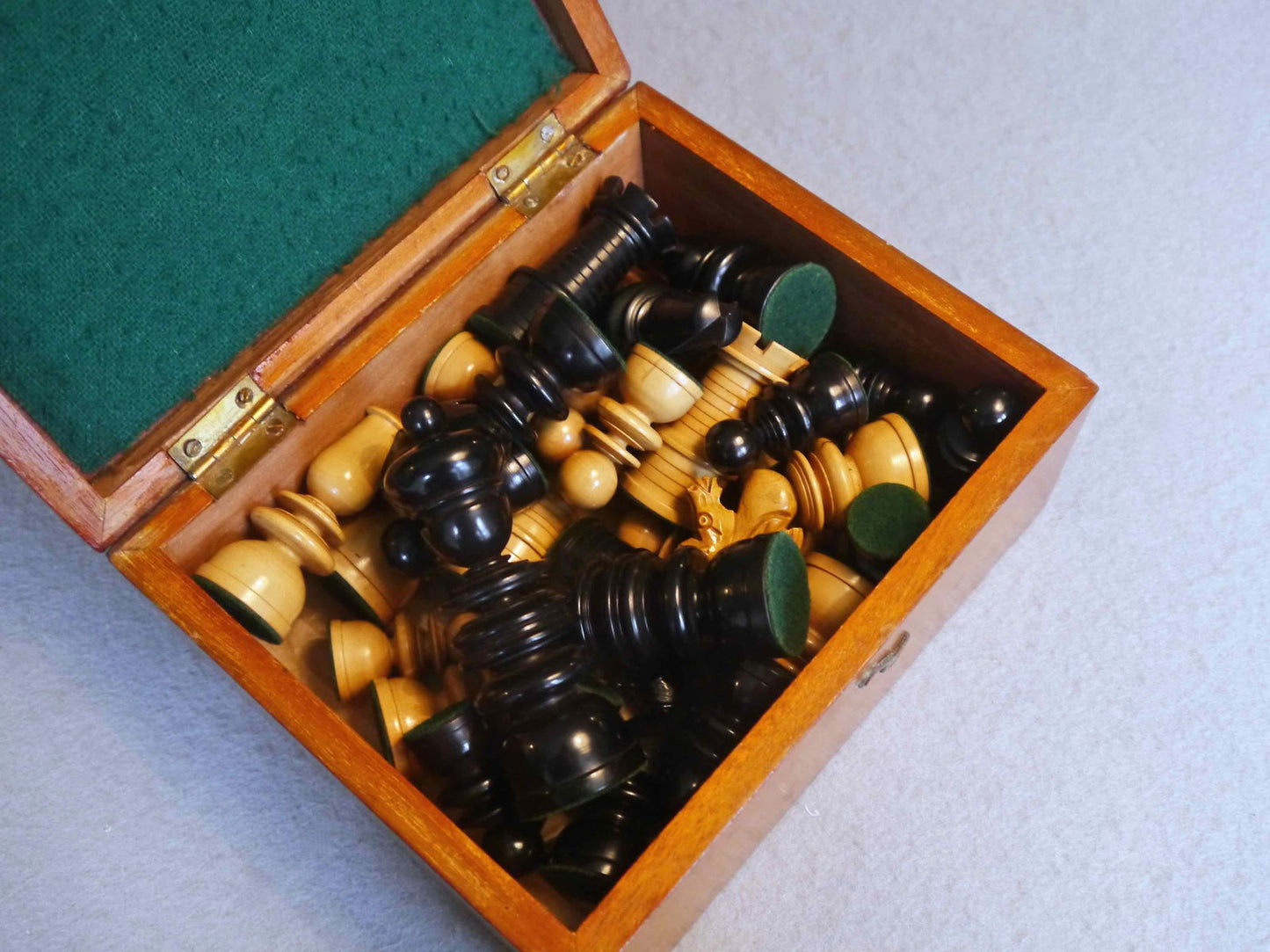 Antique “Old English” Chess Set - Luke Honey | Antiques, Chess, Backgammon & Games