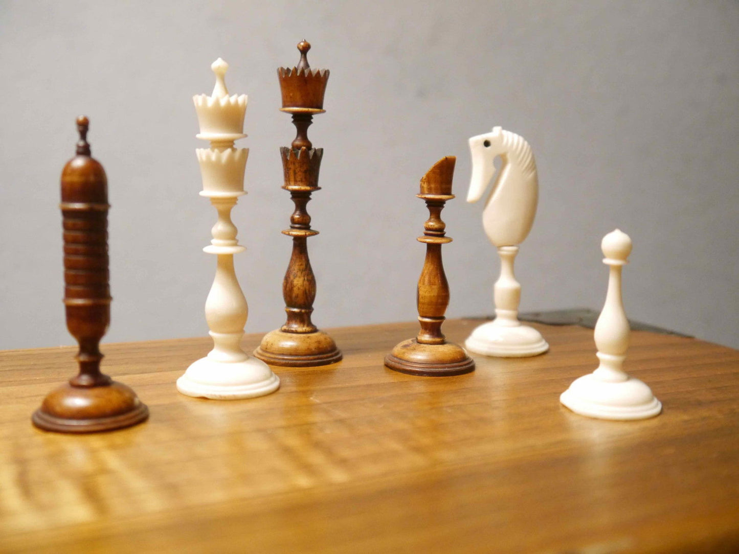 Antique "Selenus' Chess Set, 18th century - Luke Honey | Antiques, Chess, Backgammon & Games