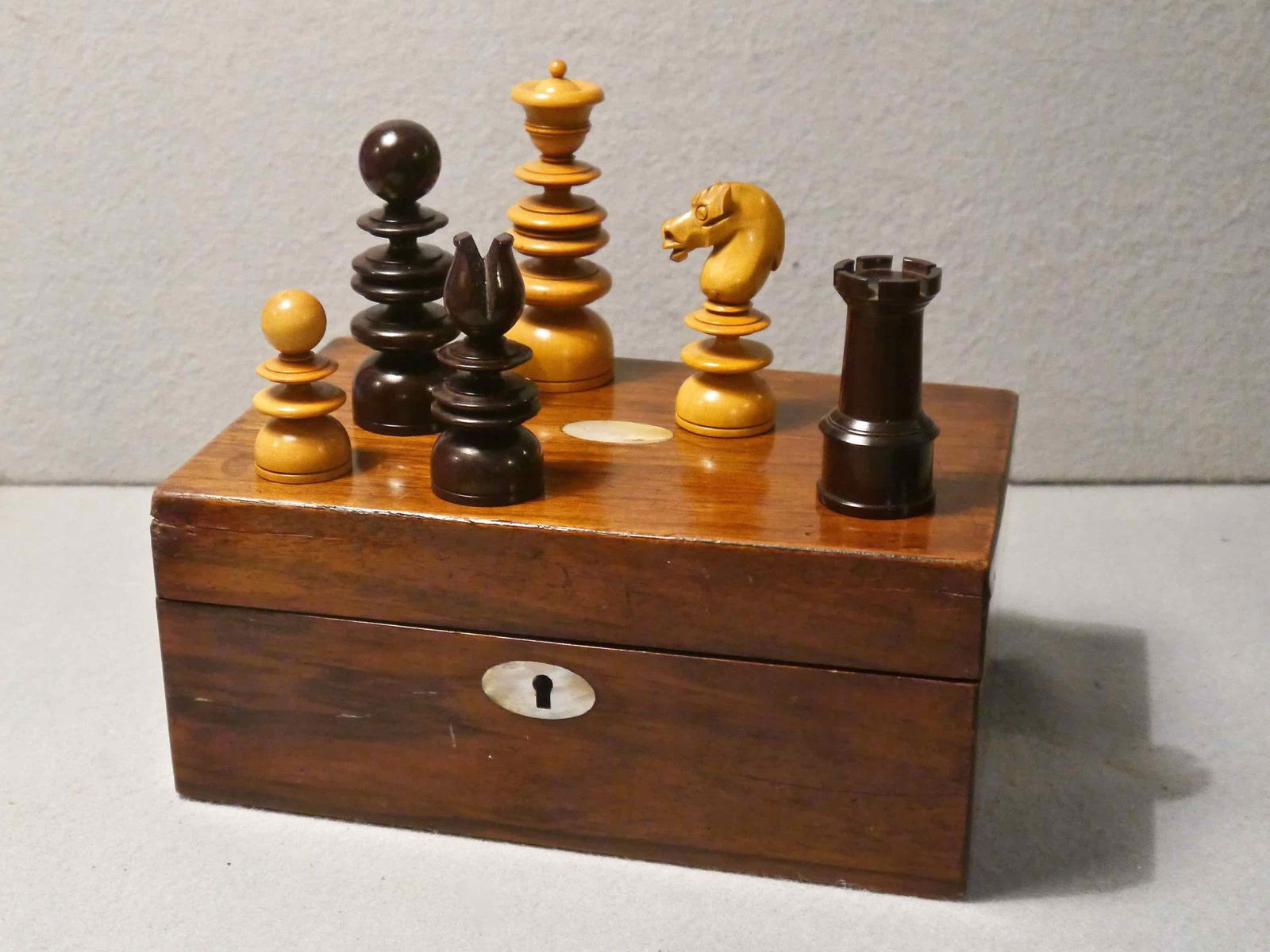 “Calvert Style" Rosewood Chess Set, 19th century - Luke Honey | Antiques, Chess, Backgammon & Games