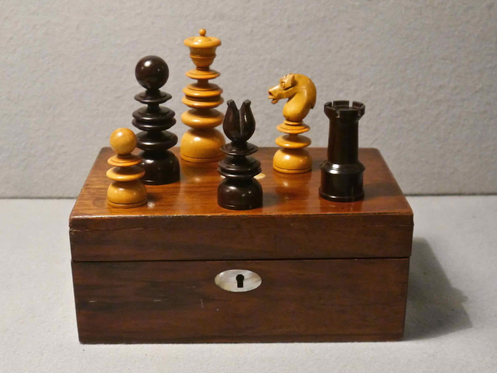 “Calvert Style" Rosewood Chess Set, 19th century - Luke Honey | Antiques, Chess, Backgammon & Games