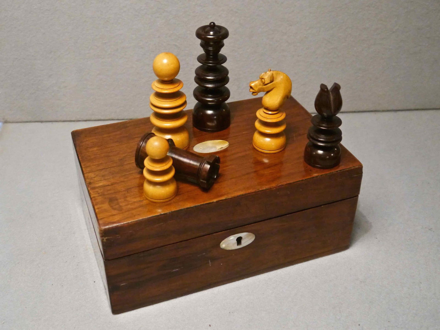 “Calvert Style" Rosewood Chess Set, 19th century - Luke Honey | Antiques, Chess, Backgammon & Games