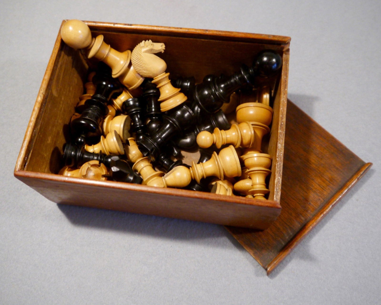 “Edinburgh Upright” Chess Set, circa 1860 - Luke Honey | Antiques, Chess, Backgammon & Games