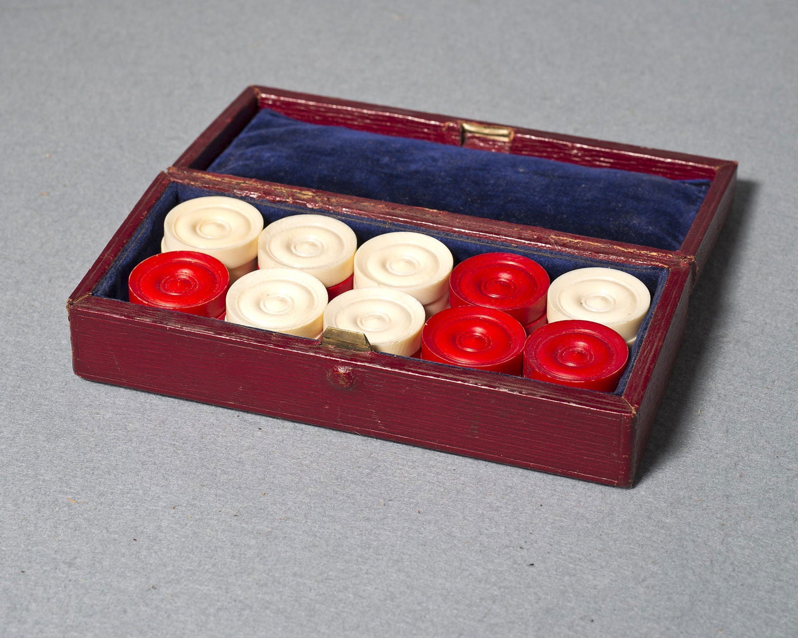 English Backgammon Counters, circa 1890 - Luke Honey | Antiques, Chess, Backgammon & Games