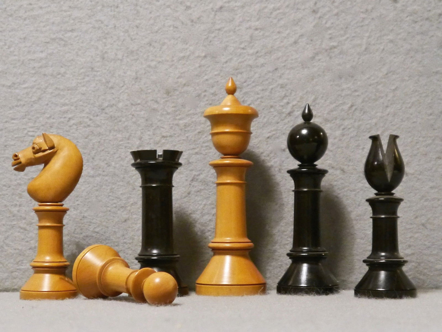 Fine Edinburgh Upright Chess Set, circa 1870 - Luke Honey | Antiques, Chess, Backgammon & Games