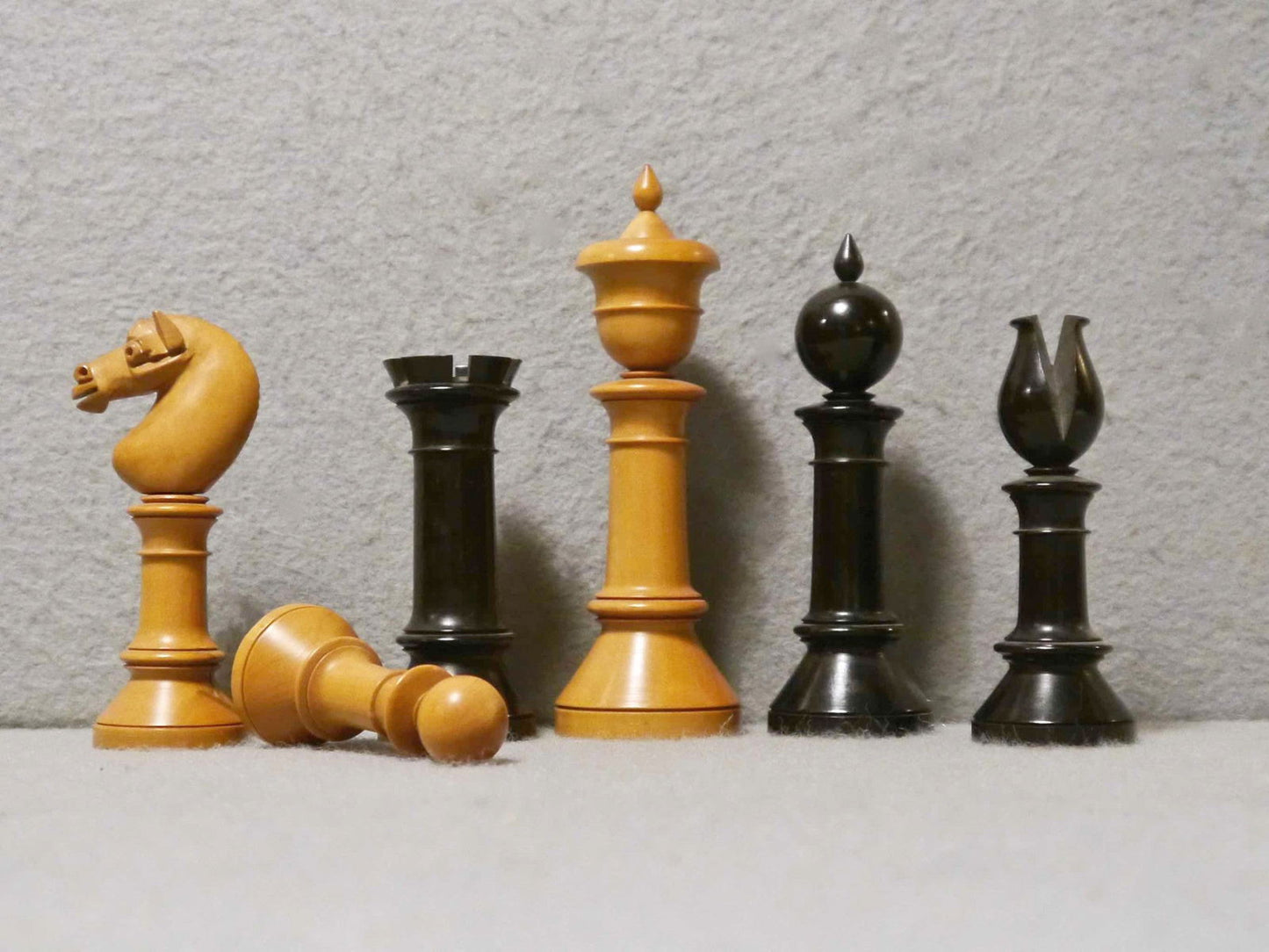 Fine Edinburgh Upright Chess Set, circa 1870 - Luke Honey | Antiques, Chess, Backgammon & Games