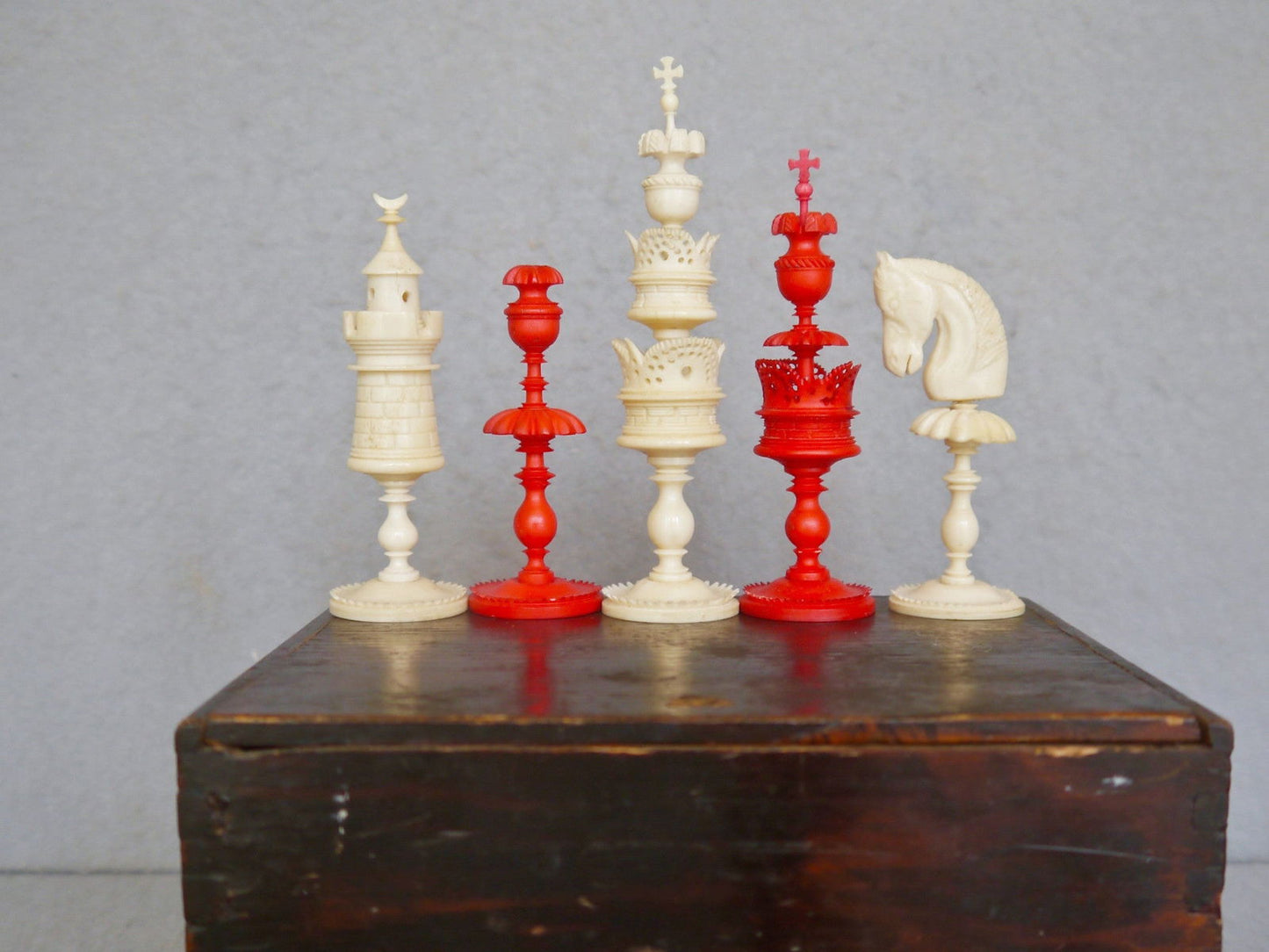 German “Selenus” Bone Chess Set, circa 1800 - Luke Honey | Antiques, Chess, Backgammon & Games