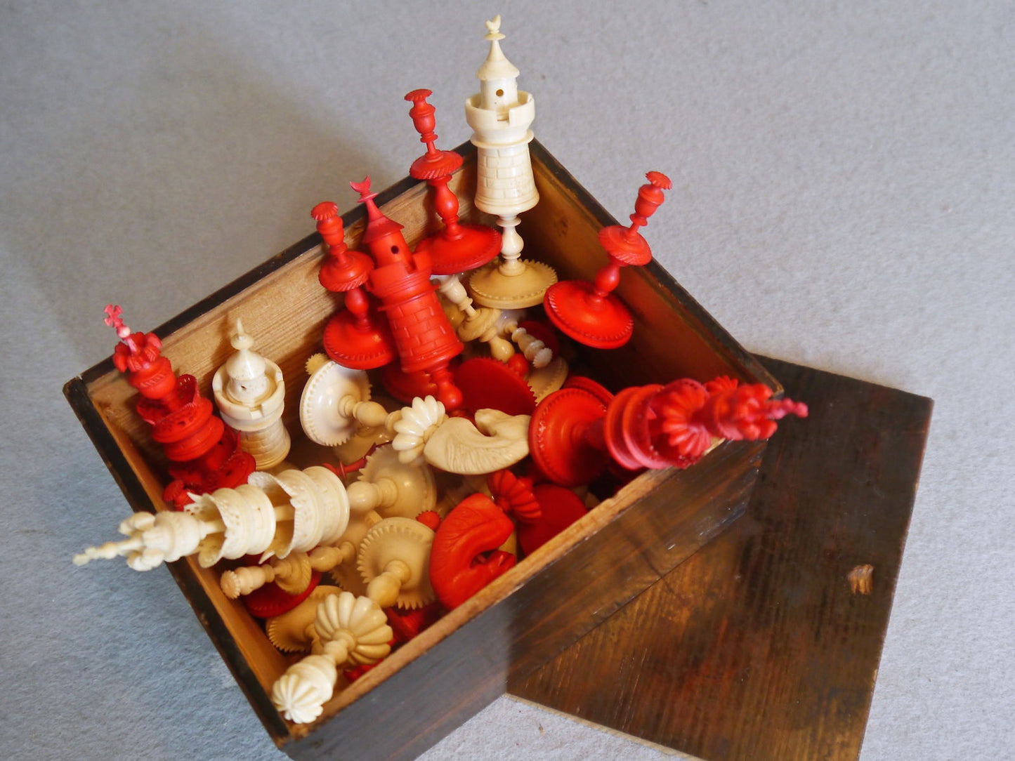 German “Selenus” Bone Chess Set, circa 1800 - Luke Honey | Antiques, Chess, Backgammon & Games