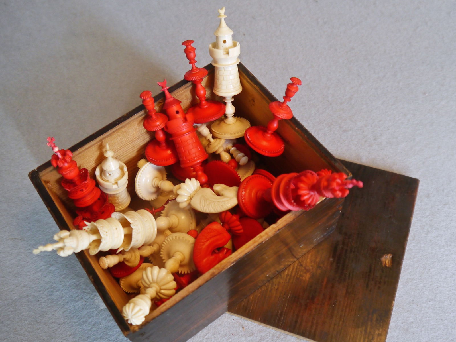 German “Selenus” Bone Chess Set, circa 1800 - Luke Honey | Antiques, Chess, Backgammon & Games