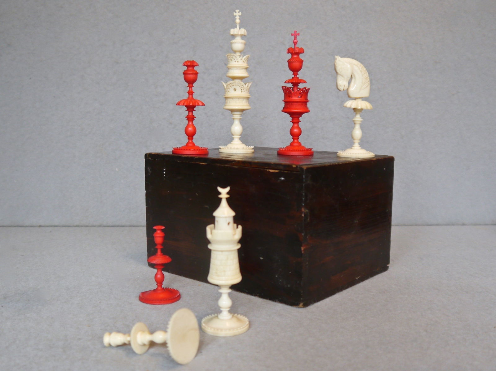 German “Selenus” Bone Chess Set, circa 1800 - Luke Honey | Antiques, Chess, Backgammon & Games