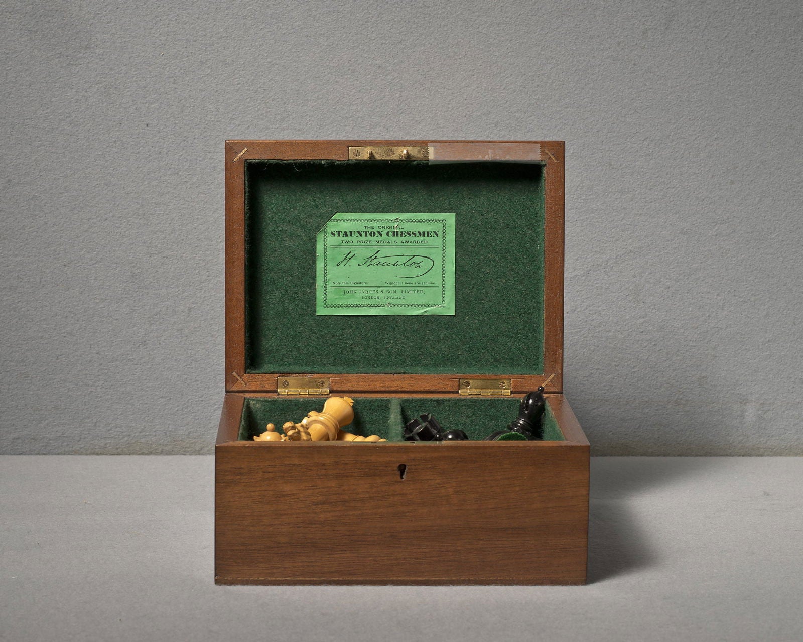 Jaques Staunton Boxwood Chess Set, 1943 - Luke Honey | Antiques, Chess, Backgammon & Games