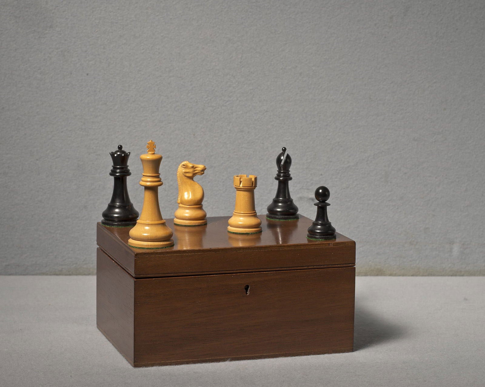 Jaques Staunton Boxwood Chess Set, 1943 - Luke Honey | Antiques, Chess, Backgammon & Games