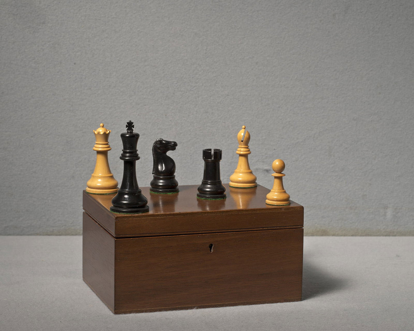 Jaques Staunton Boxwood Chess Set, 1943 - Luke Honey | Antiques, Chess, Backgammon & Games