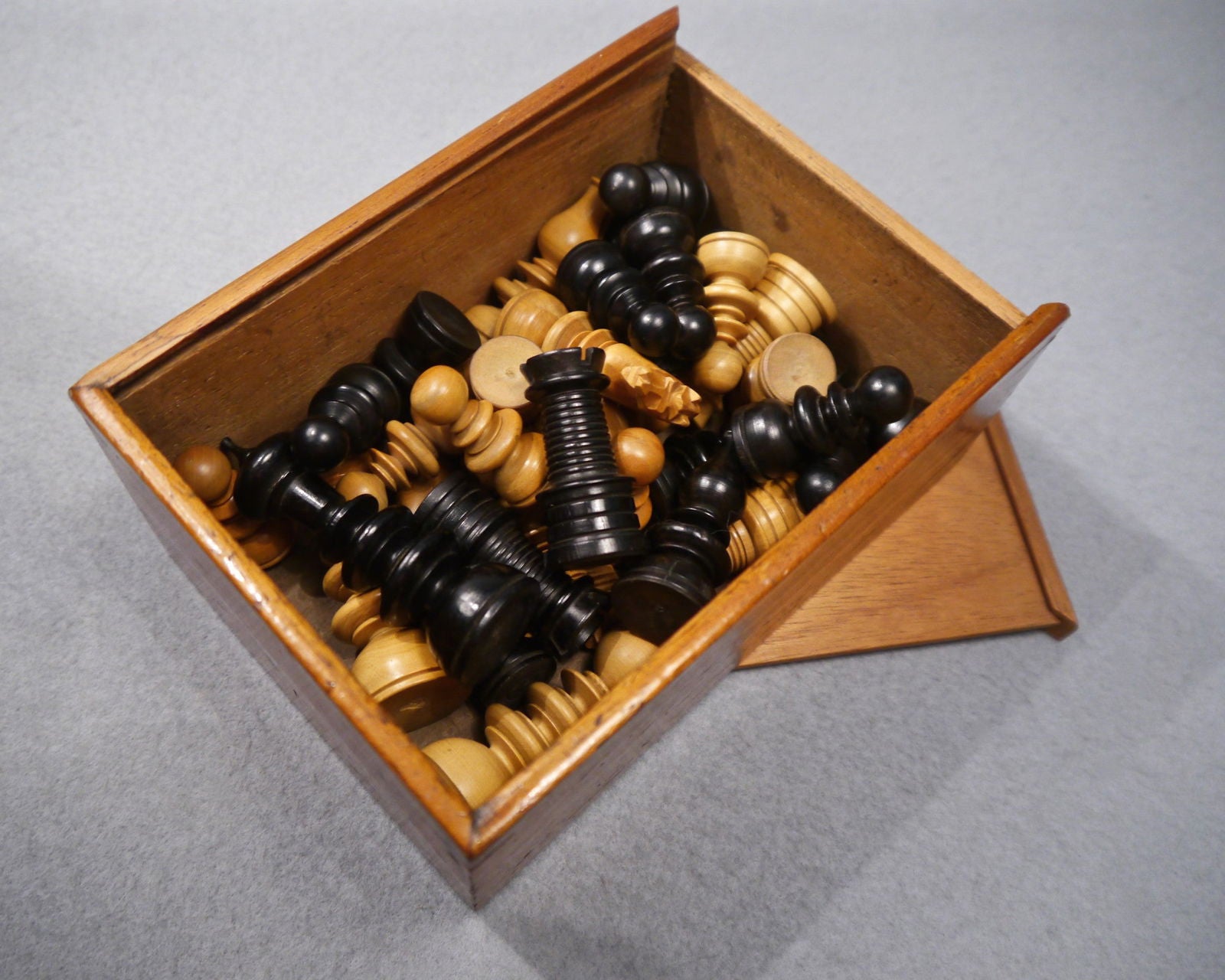 “Old English Pattern” Chess Set, 19th century - Luke Honey | Antiques, Chess, Backgammon & Games